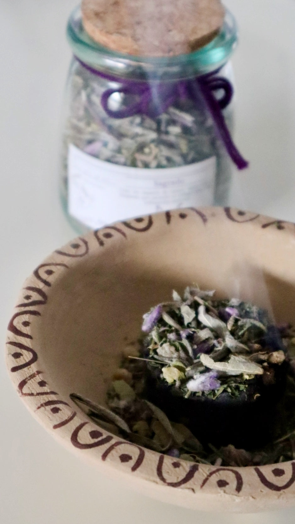 Trituradito Sagrado con plato y carbones