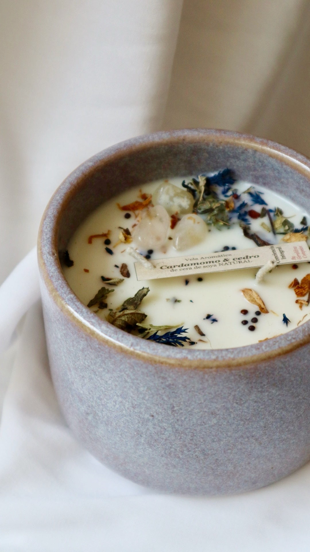 Vela de soya con envase de cerámica y aroma a Incienso Tibetano